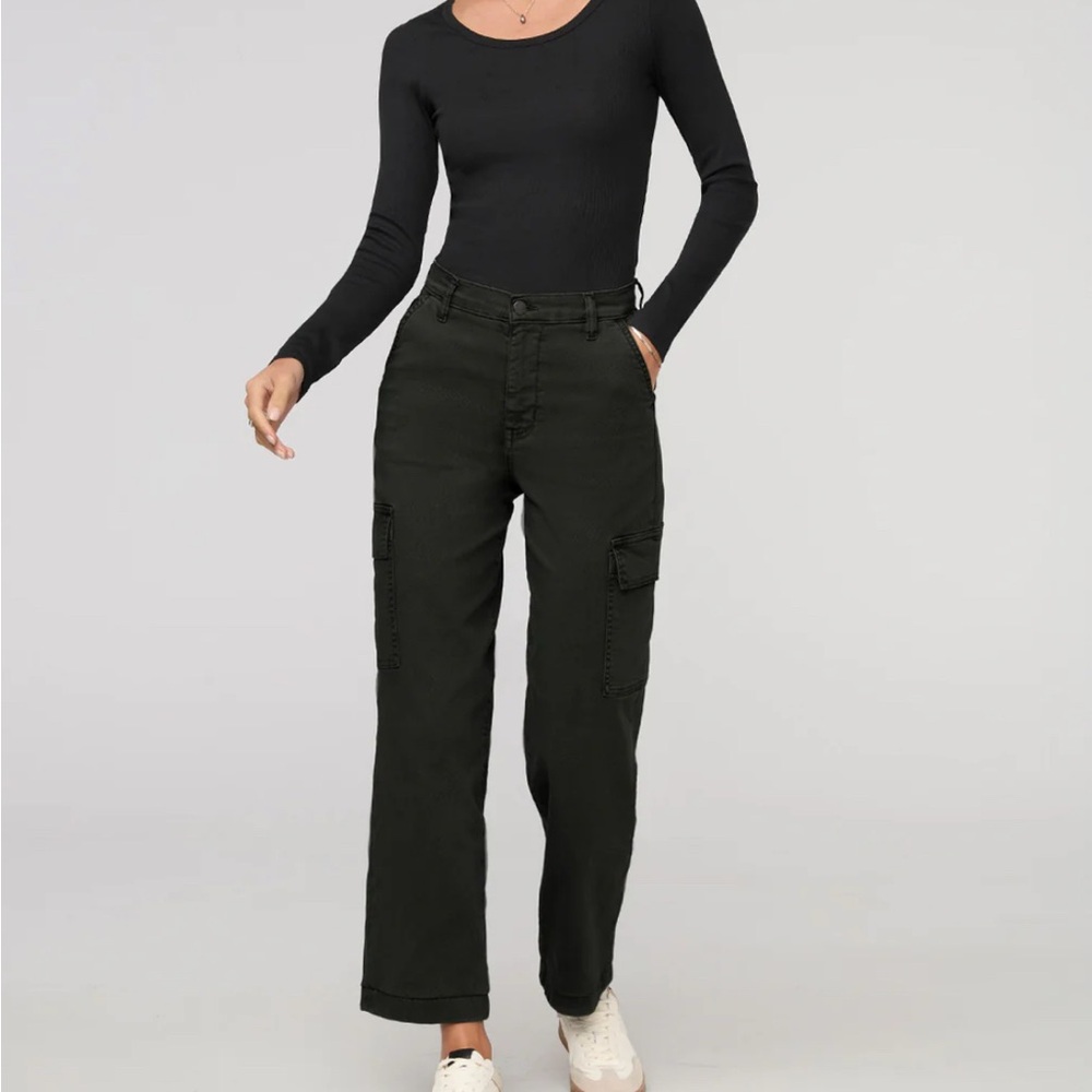 Straight Leg Cargo Pants in Black
